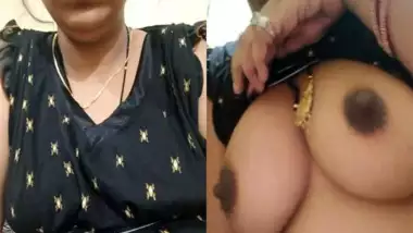 Saggy Indian Sex - Mature Aunty Showing Her Saggy Tits And Fingers indian sex video